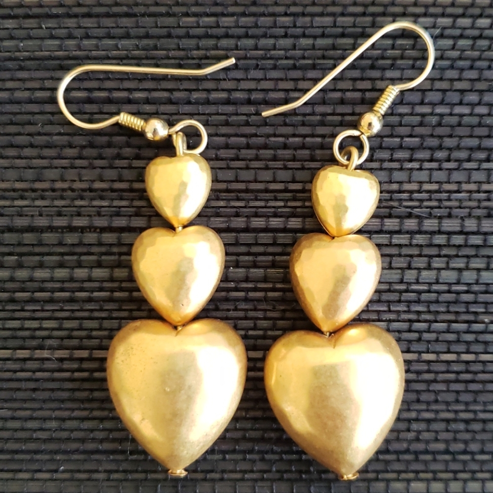 VTG puffy 3 heart dangling earrings, gold tone